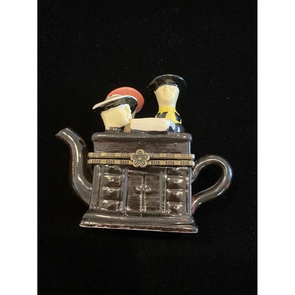 Rare Ceramic Faces & Hats / Teapot Trinket Jewelry Box No Signed Excellent Condi